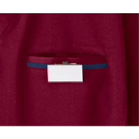 名札専用ポケット：名札などのクリップ専用のポケット付きで胸ポケットの収納を妨げません。
